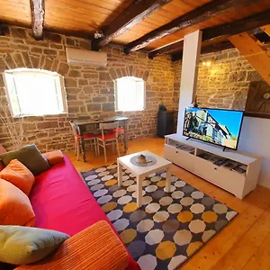 Casa Leonarda, Old Authentic Istrian Stone House Near Motovun, Istria Ferienhaus