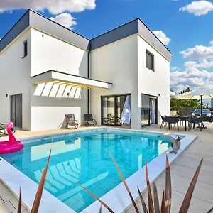 Jlo1 Mit Beheizbarem Pool Ferienhaus